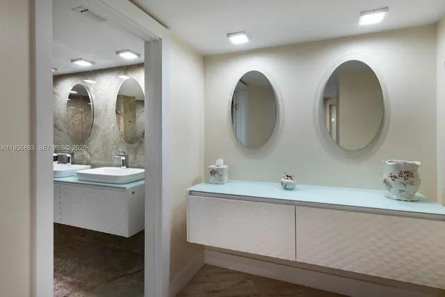 $1,150,000 | 5660 Collins Avenue, Unit 4B, Miami Beach, FL 33140