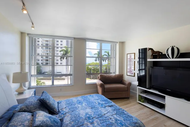 $1,150,000 | 5660 Collins Avenue, Unit 4B, Miami Beach, FL 33140