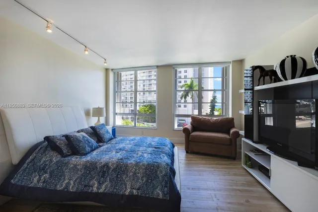 $1,150,000 | 5660 Collins Avenue, Unit 4B, Miami Beach, FL 33140