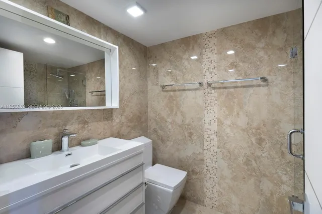 $1,150,000 | 5660 Collins Avenue, Unit 4B, Miami Beach, FL 33140