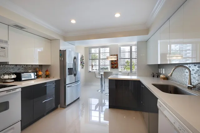 $1,150,000 | 5660 Collins Avenue, Unit 4B, Miami Beach, FL 33140