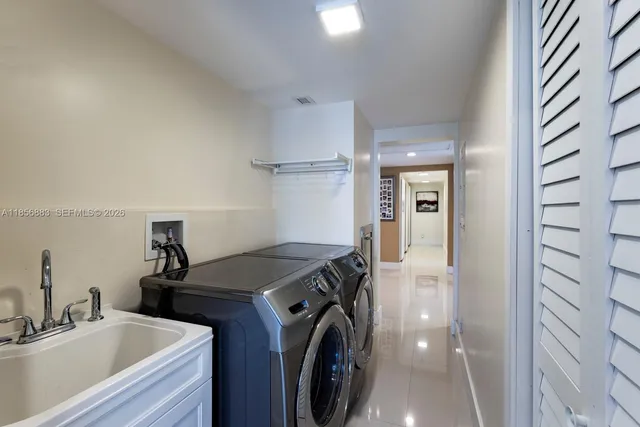 $1,150,000 | 5660 Collins Avenue, Unit 4B, Miami Beach, FL 33140