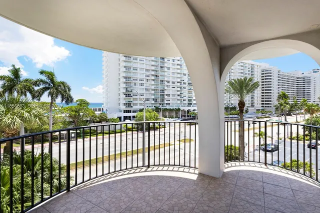 $1,150,000 | 5660 Collins Avenue, Unit 4B, Miami Beach, FL 33140