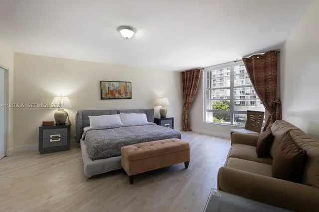 $1,150,000 | 5660 Collins Avenue, Unit 4B, Miami Beach, FL 33140