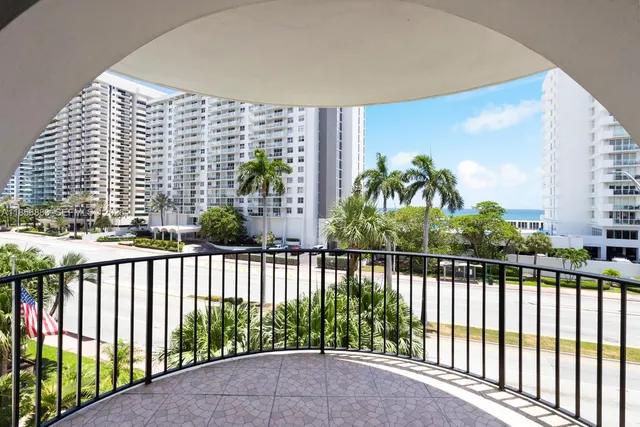 $1,150,000 | 5660 Collins Avenue, Unit 4B, Miami Beach, FL 33140