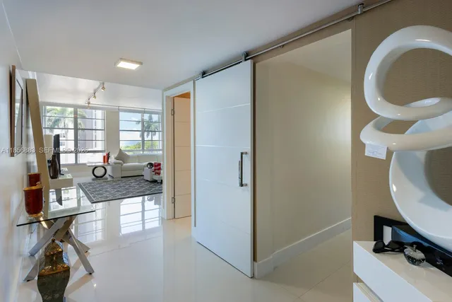 $1,150,000 | 5660 Collins Avenue, Unit 4B, Miami Beach, FL 33140