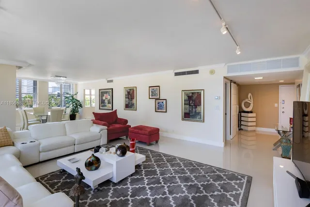 $1,150,000 | 5660 Collins Avenue, Unit 4B, Miami Beach, FL 33140