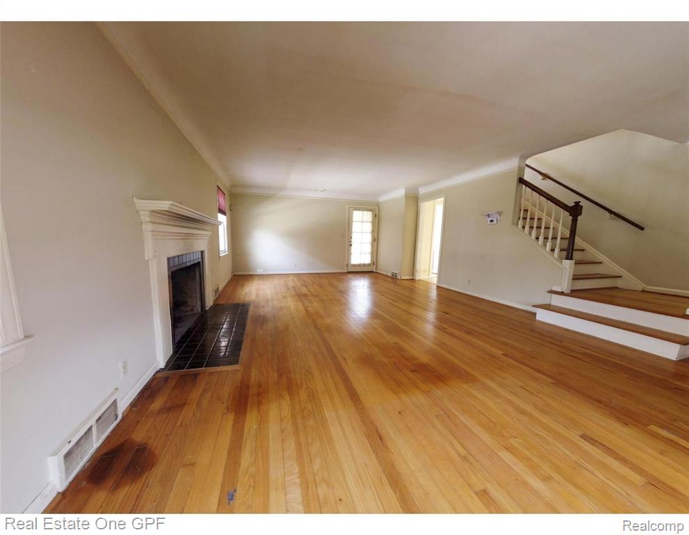 1325 Torrey Road Grosse Pointe Woods, MI 48236 - Photo 5 of 38