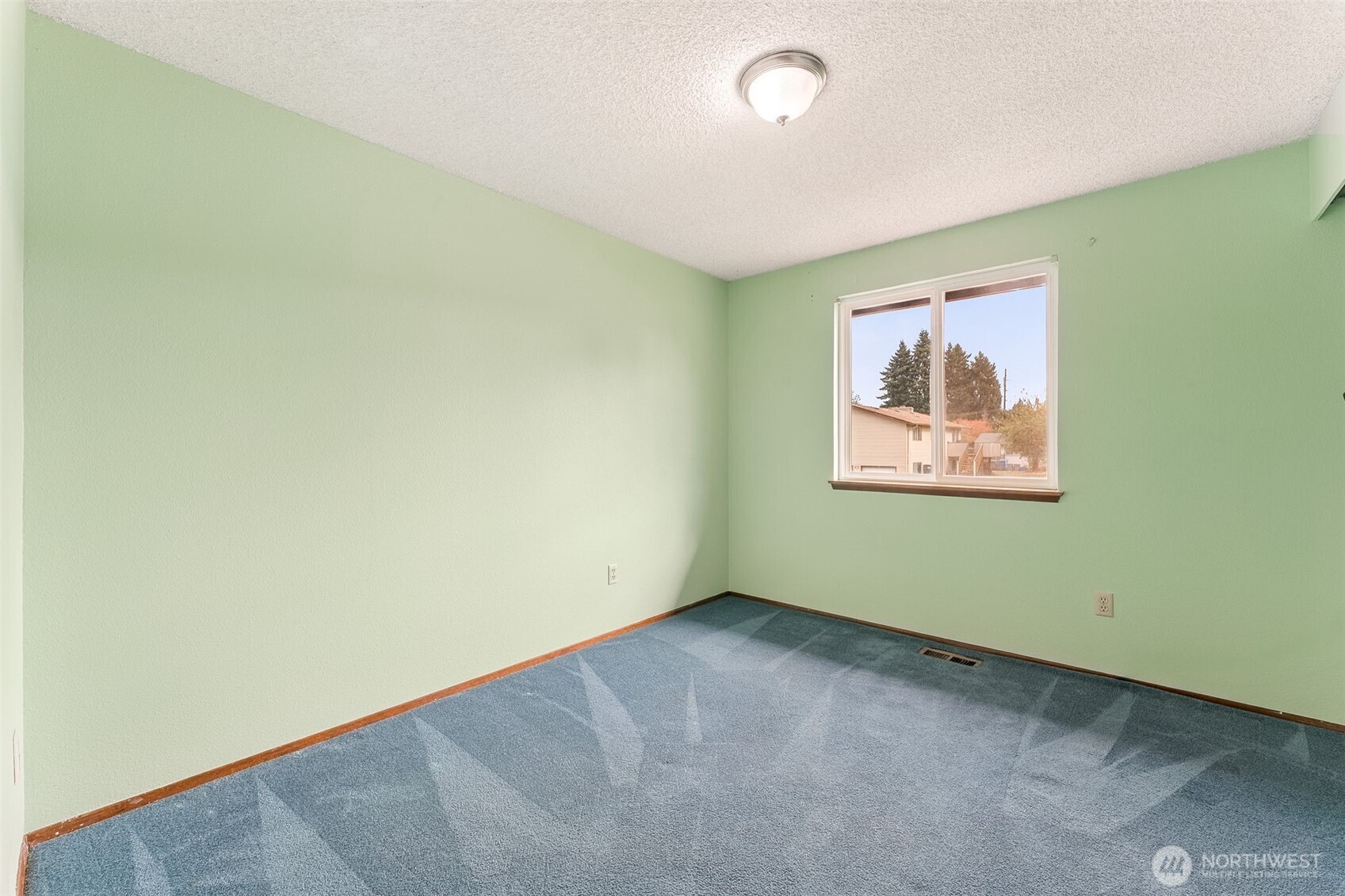 10014 108th Avenue Southwest Tacoma, WA 98498 - Photo 17 of 39 an empty room with a window