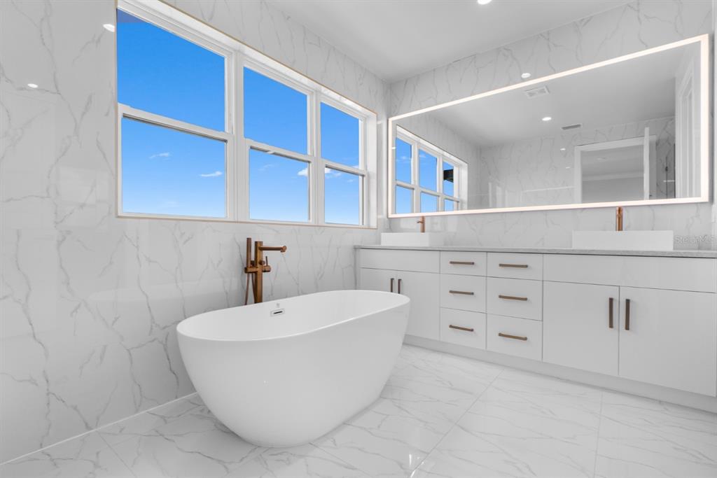 775 Gran Kaymen Way Apollo Beach, FL 33572 - Photo 21 of 43 a bathroom with a bathtub and a sink