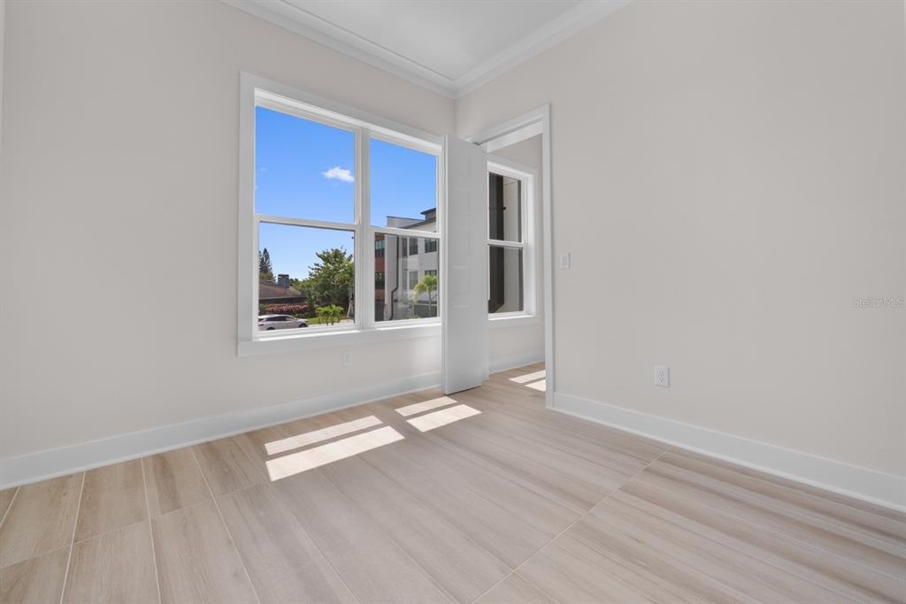 775 Gran Kaymen Way Apollo Beach, FL 33572 - Photo 34 of 43 an empty room with windows and closet