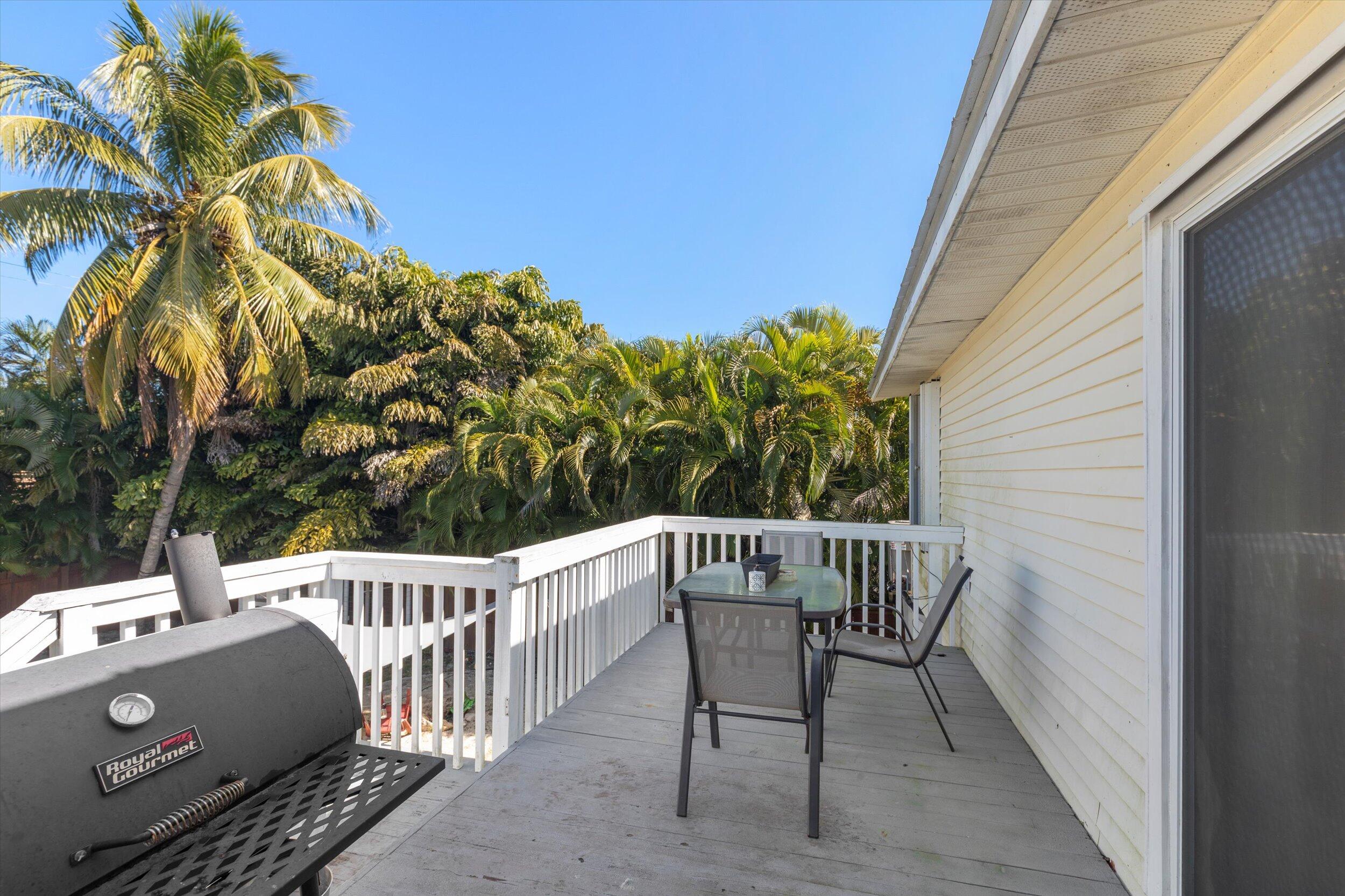 27147 Dolphin Road Summerland Key, FL 33042 - Photo 12 of 19 Grillin' & Chillin'