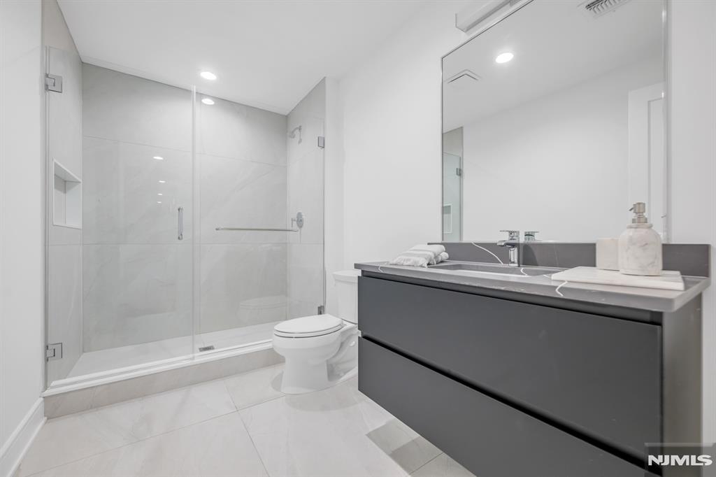 15 Feldman Court Paramus, NJ 07652 - Photo 44 of 46