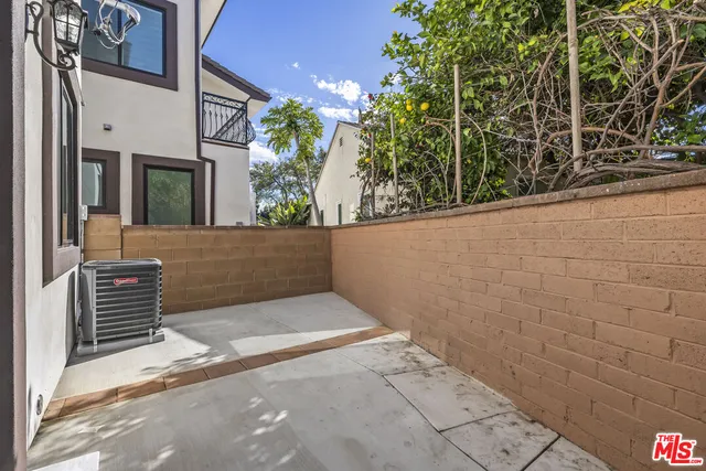 $4,995 | 2017 South Centinela Avenue, Unit B, Santa Monica, CA 90404