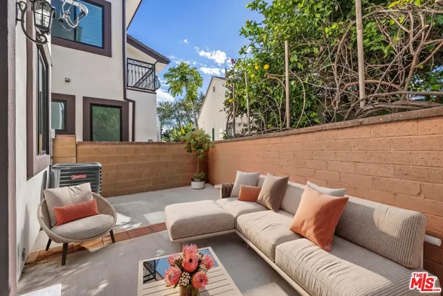 $4,995 | 2017 South Centinela Avenue, Unit B, Santa Monica, CA 90404