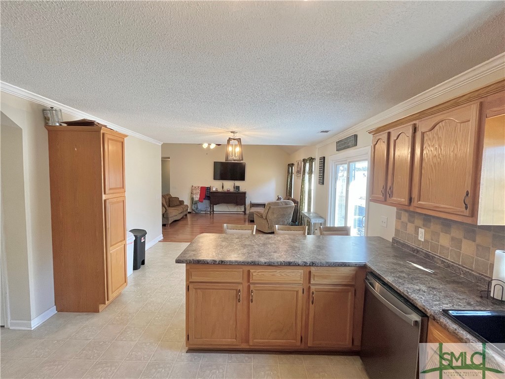 202 Wood Duck Way Springfield, GA 31329 - Photo 16 of 41 2 Pantrys