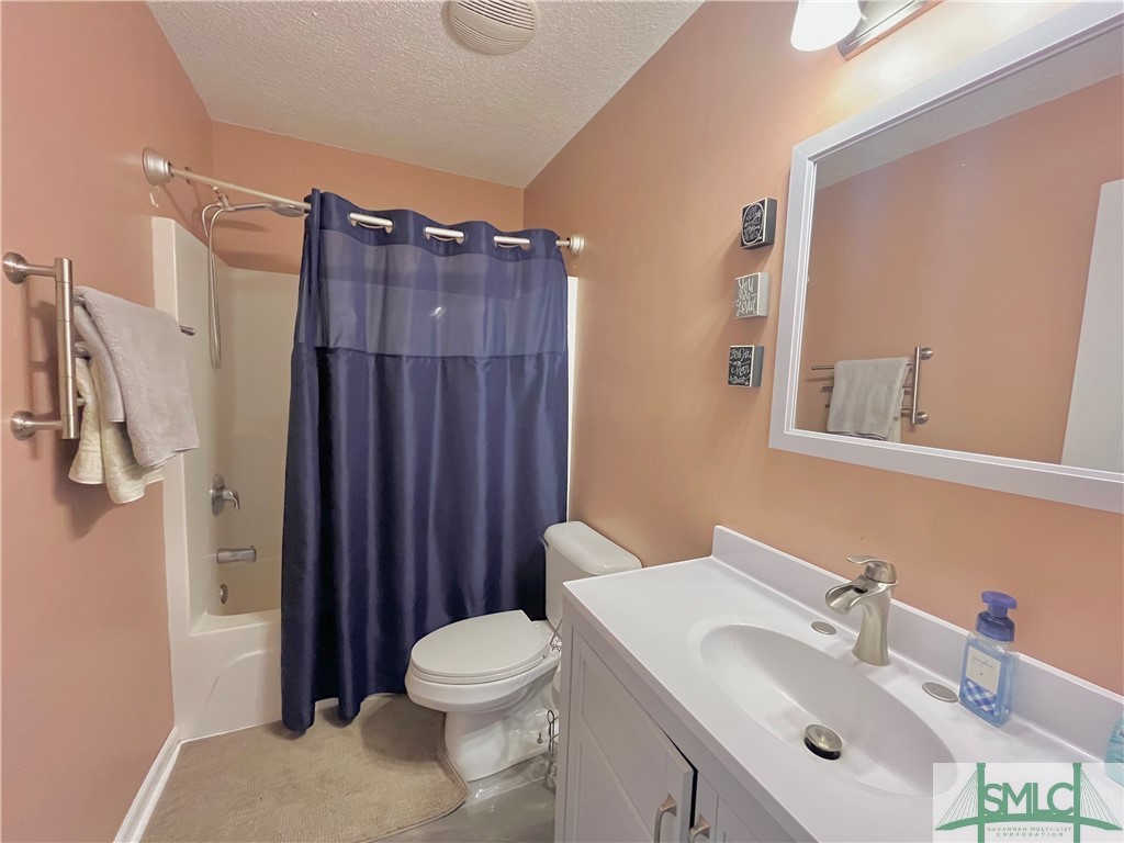 202 Wood Duck Way Springfield, GA 31329 - Photo 27 of 41 Hall / Guest Bathroom