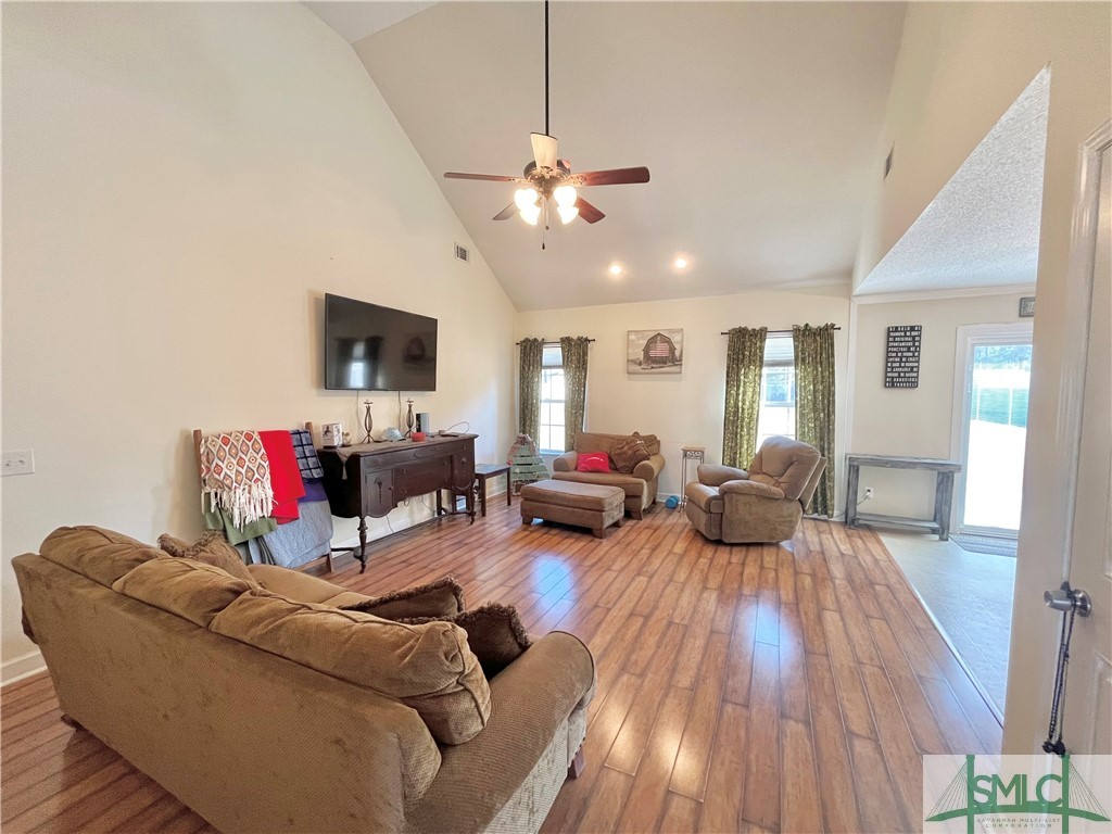 202 Wood Duck Way Springfield, GA 31329 - Photo 8 of 41 Great Room
