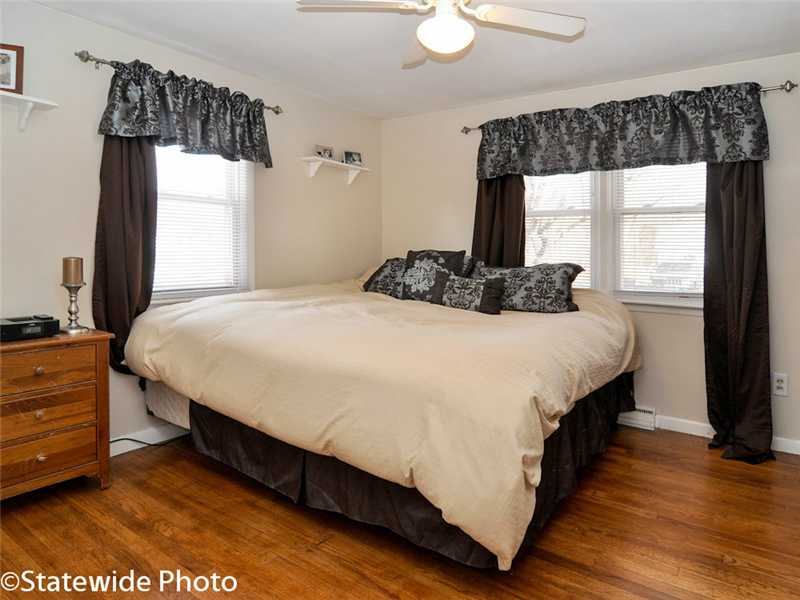41 Overlook Road Narragansett, RI 02882 - Photo 17 of 25 Master Bedroom.
