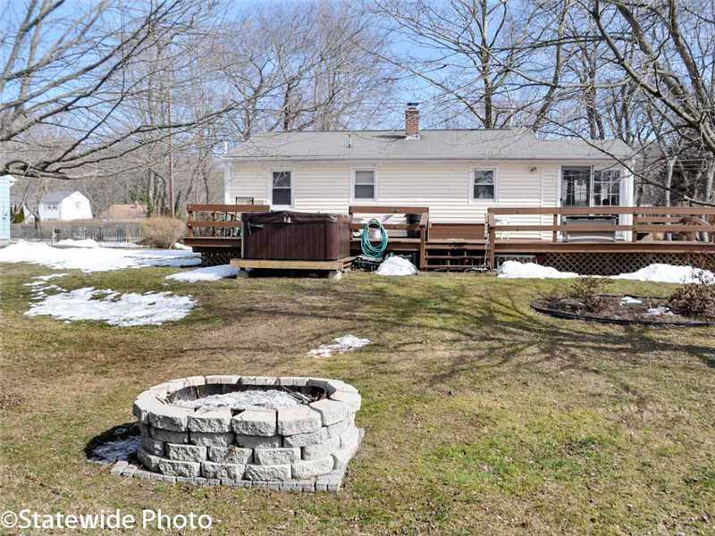 41 Overlook Road Narragansett, RI 02882 - Photo 22 of 25 Exterior Back.
