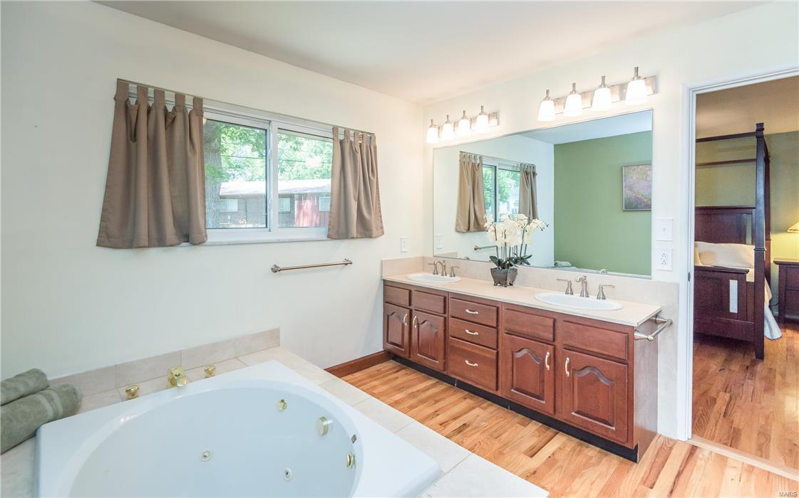 303 Portwind Place Ballwin, MO 63021 - Photo 11 of 25 Gallery Image 11