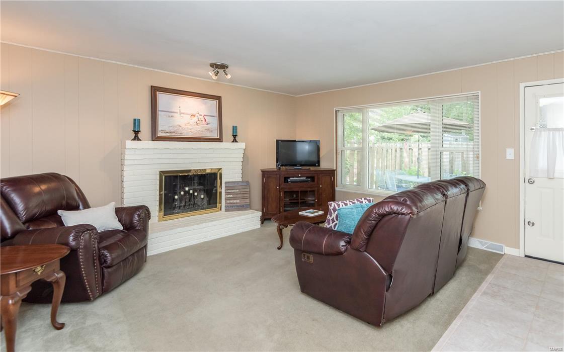 303 Portwind Place Ballwin, MO 63021 - Photo 5 of 25 Gallery Image 5