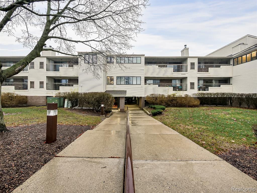 30414 Orchard Lake Road, Unit 12 Farmington, MI 48334 - Photo 30 of 33