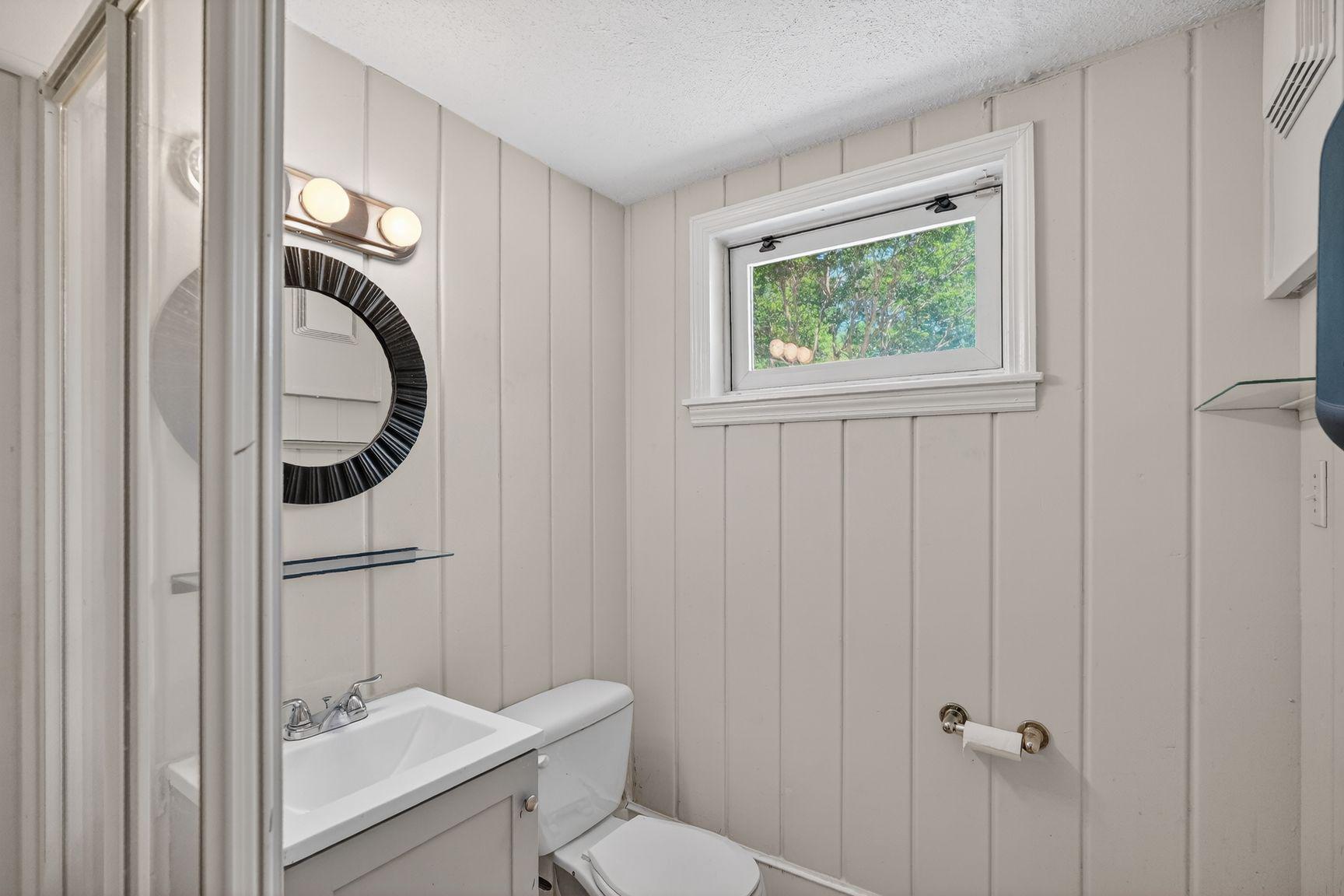 4202 Yates Road Beltsville, MD 20705 - Photo 25 of 31 Loer Level full bathroom.