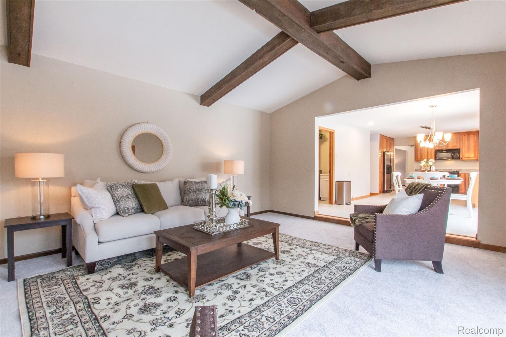 2849 Kilburn Court Rochester, MI 48306 - Photo 18 of 34 08 family room 3.jpg