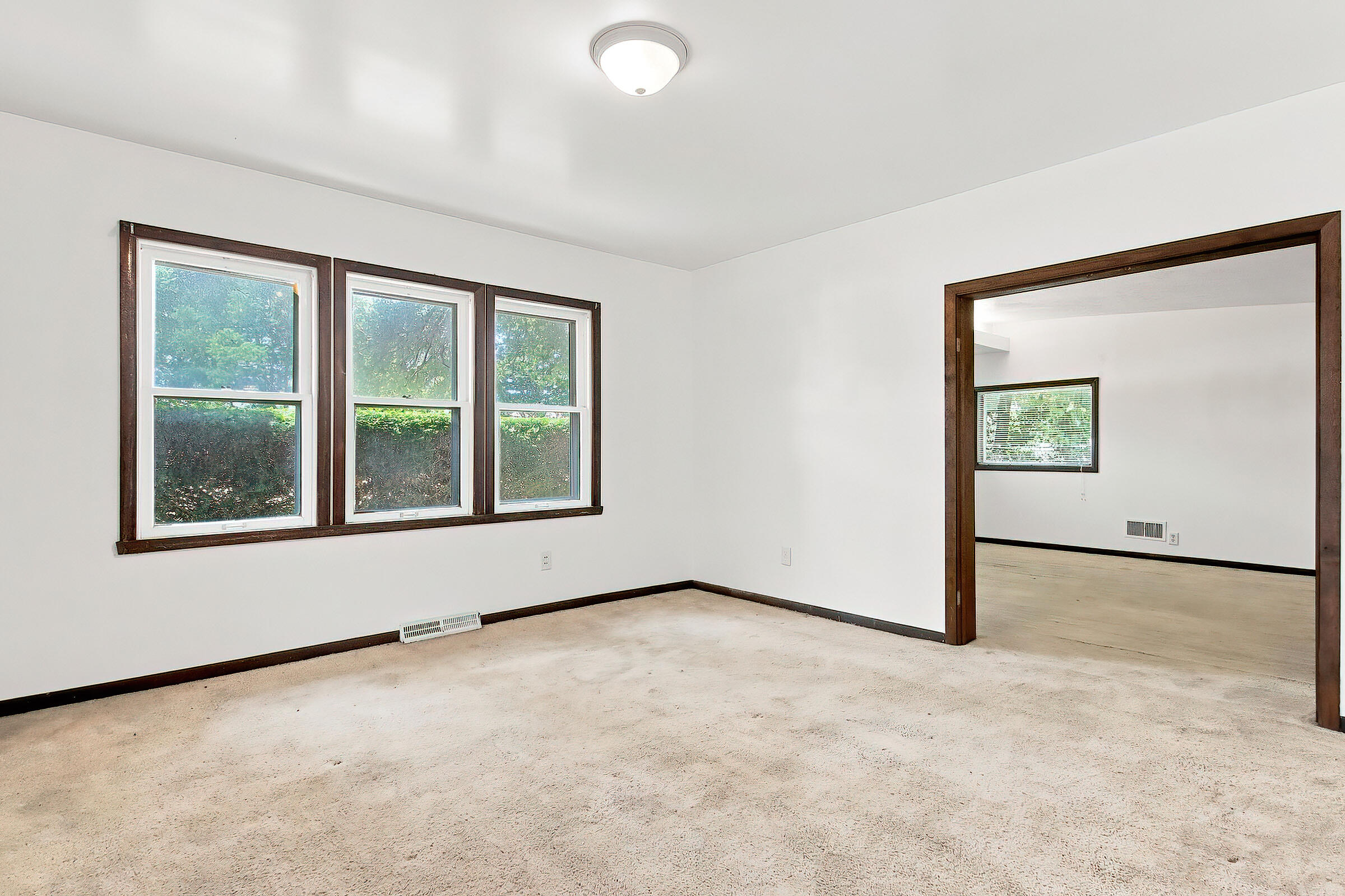 2910 Northwestern Avenue Racine, WI 53404 - Photo 7 of 45 15 IMG_0338