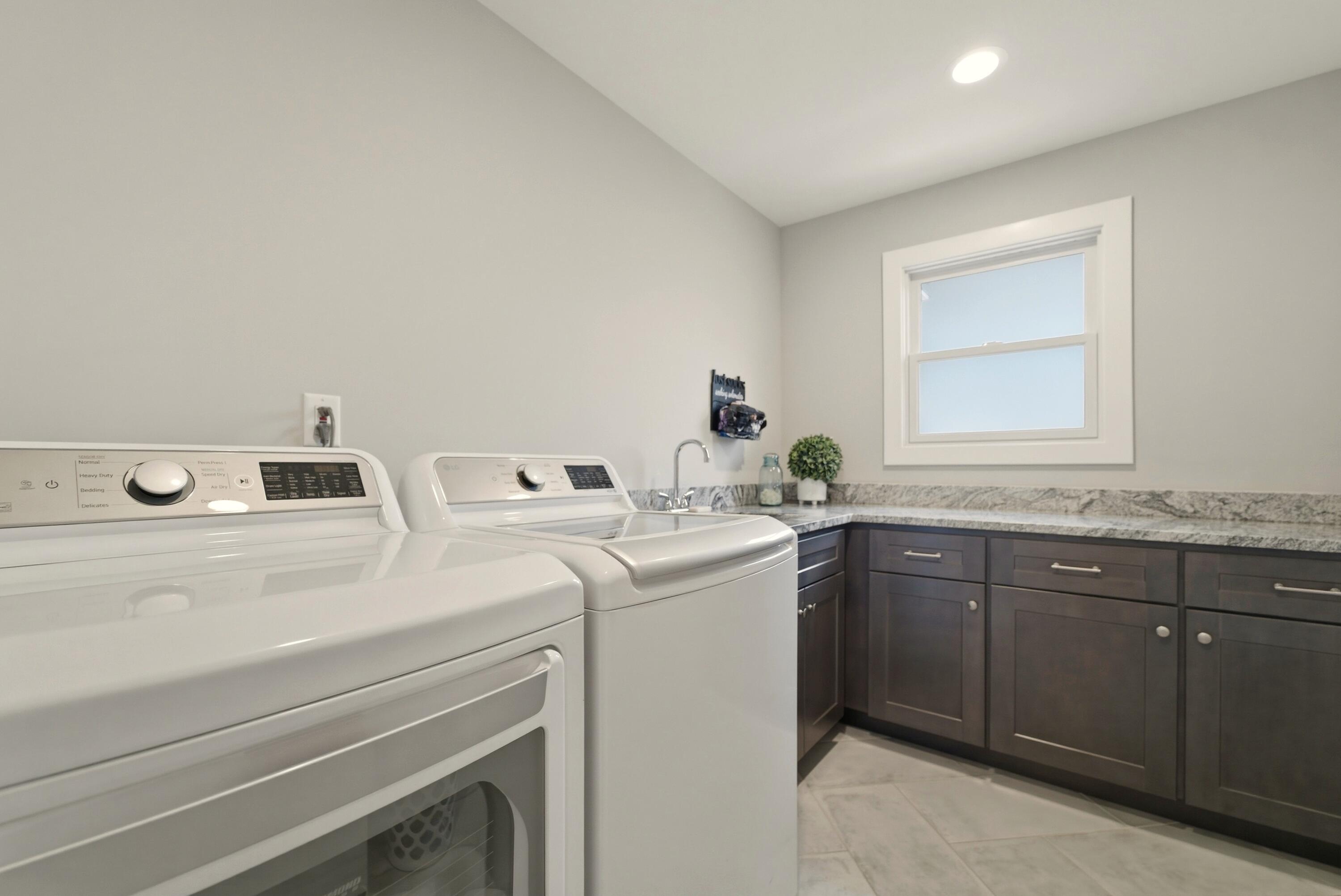 11200 Oak Ridge Court Crown Point, IN 46307 - Photo 34 of 43 a utility room with dryer and washer