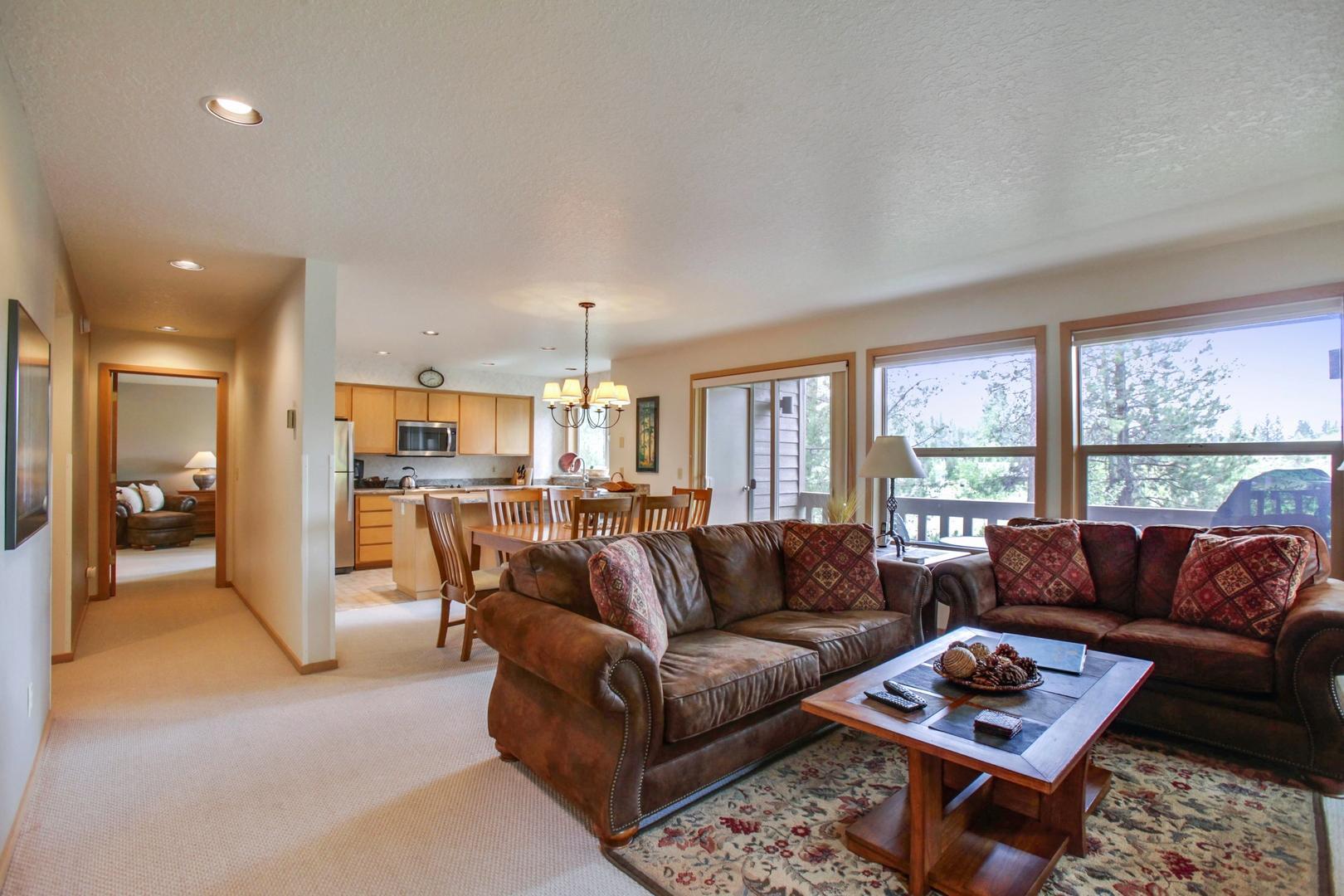 57321 Beaver Ridge Loop, Unit 1 Sunriver, OR 97707 - Photo 2 of 28 Living room view from entry down hall