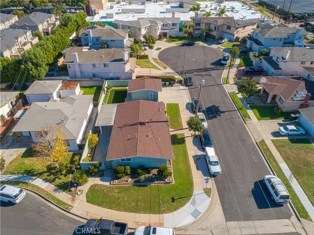 an aerial view of a house with yard swimming pool and outdoor seating