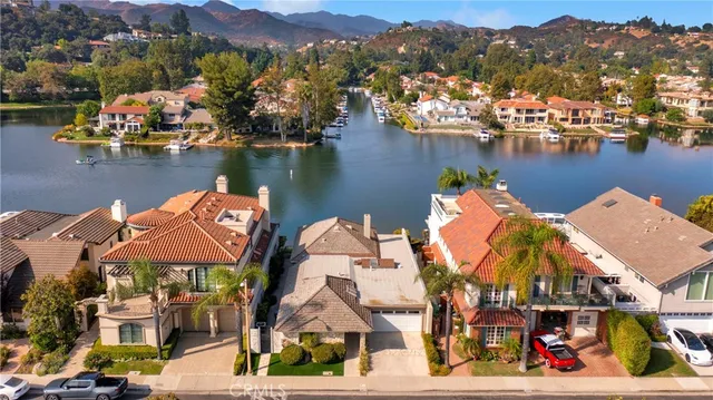 an aerial view of house with yard and lake view
