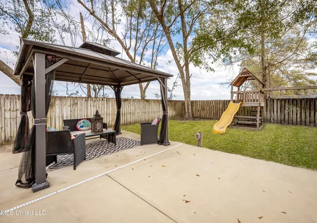 $635,000 | 3208 Oakleigh Circle, Ocean Springs, MS 39564