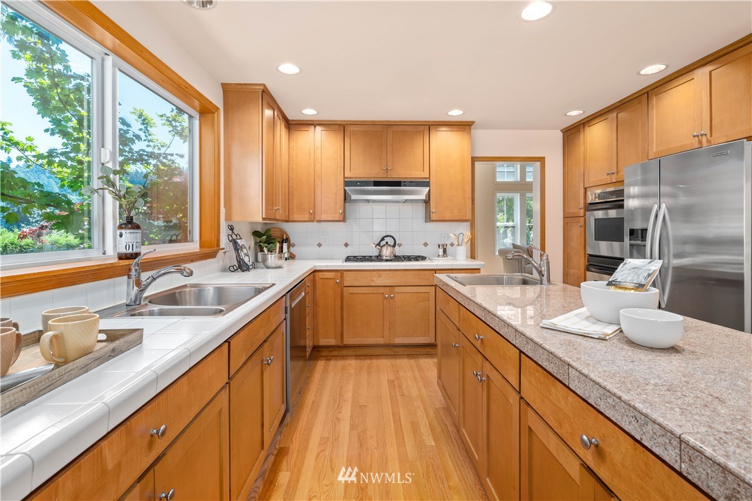 9302 Valhalla Way Bothell, WA 98011 - Photo 11 of 37