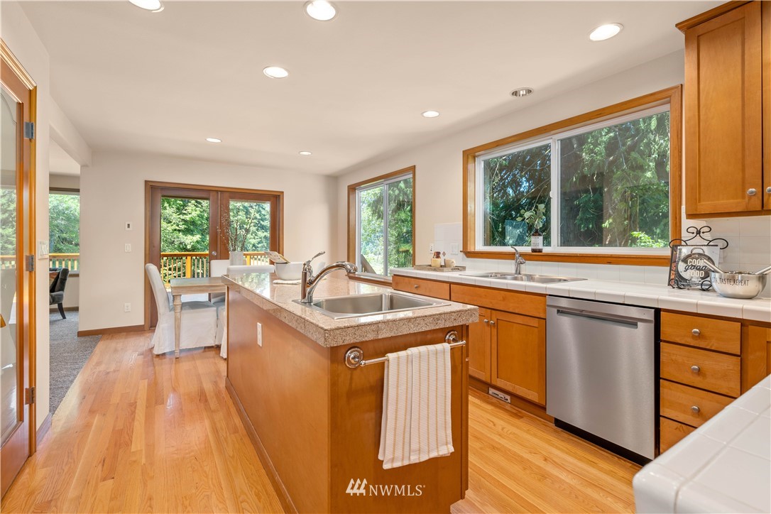 9302 Valhalla Way Bothell, WA 98011 - Photo 13 of 37