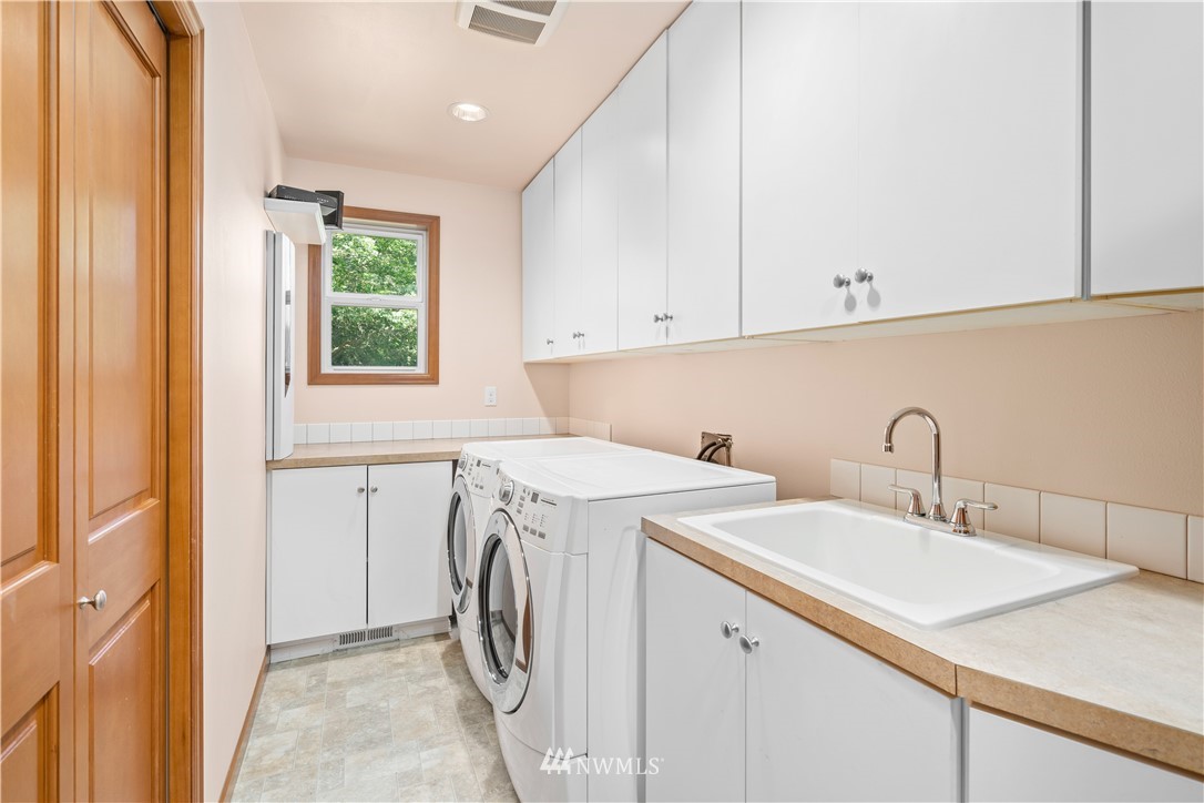 9302 Valhalla Way Bothell, WA 98011 - Photo 17 of 37