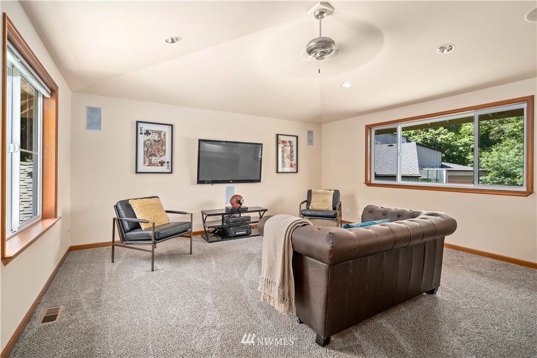 9302 Valhalla Way Bothell, WA 98011 - Photo 27 of 37