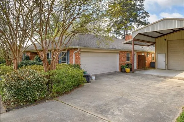 $305,000 | 118 Deerbrook Trail, Pineville, LA 71360
