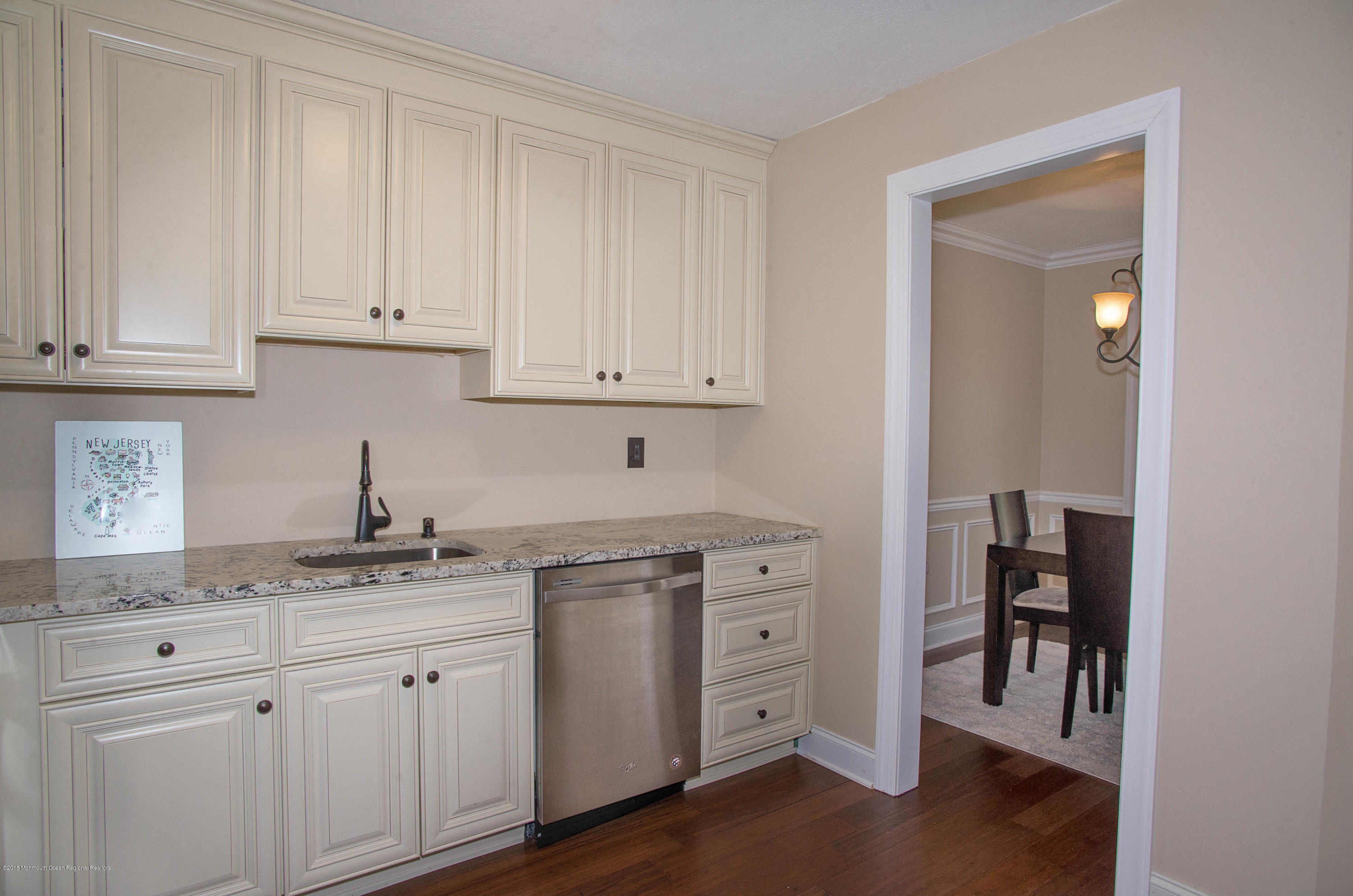 108 Daisy Court Jackson, NJ 08527 - Photo 3 of 13 _RMJ1627.jpg kitchen