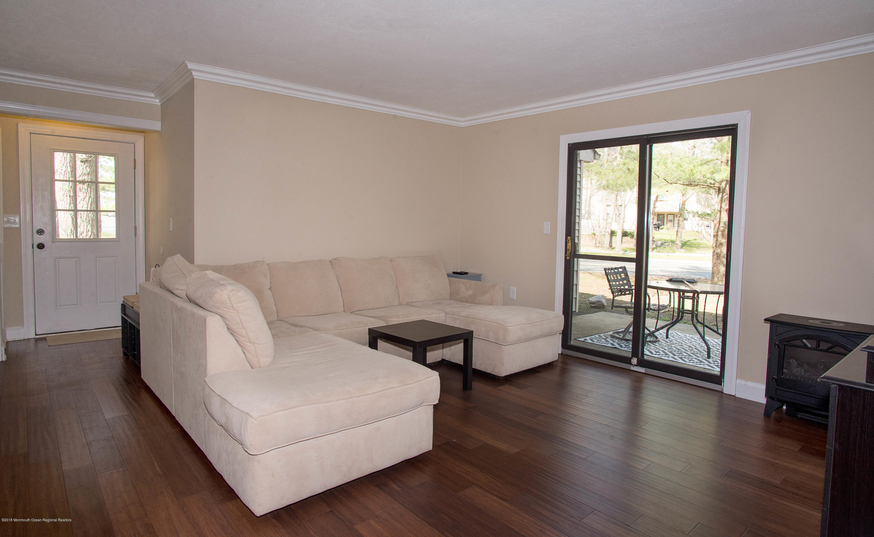 108 Daisy Court Jackson, NJ 08527 - Photo 6 of 13 _RMJ1660.jpg living room