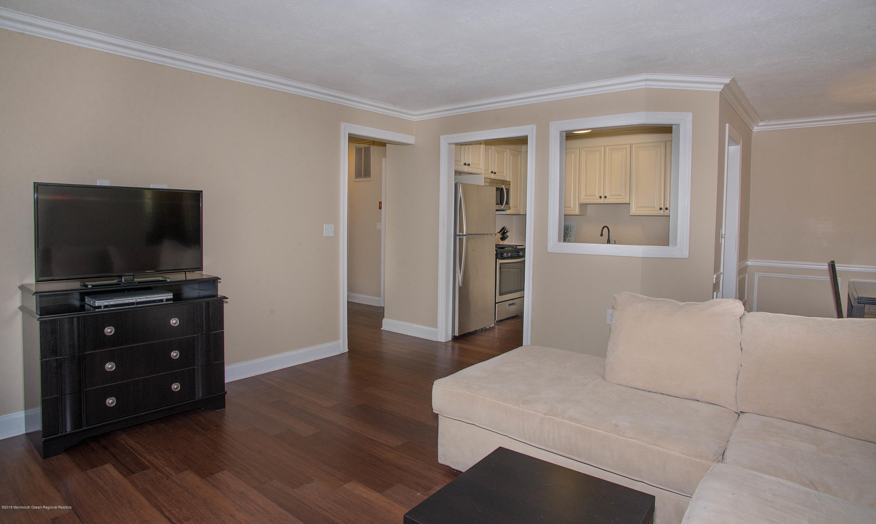 108 Daisy Court Jackson, NJ 08527 - Photo 8 of 13 _RMJ1633.jpg living room