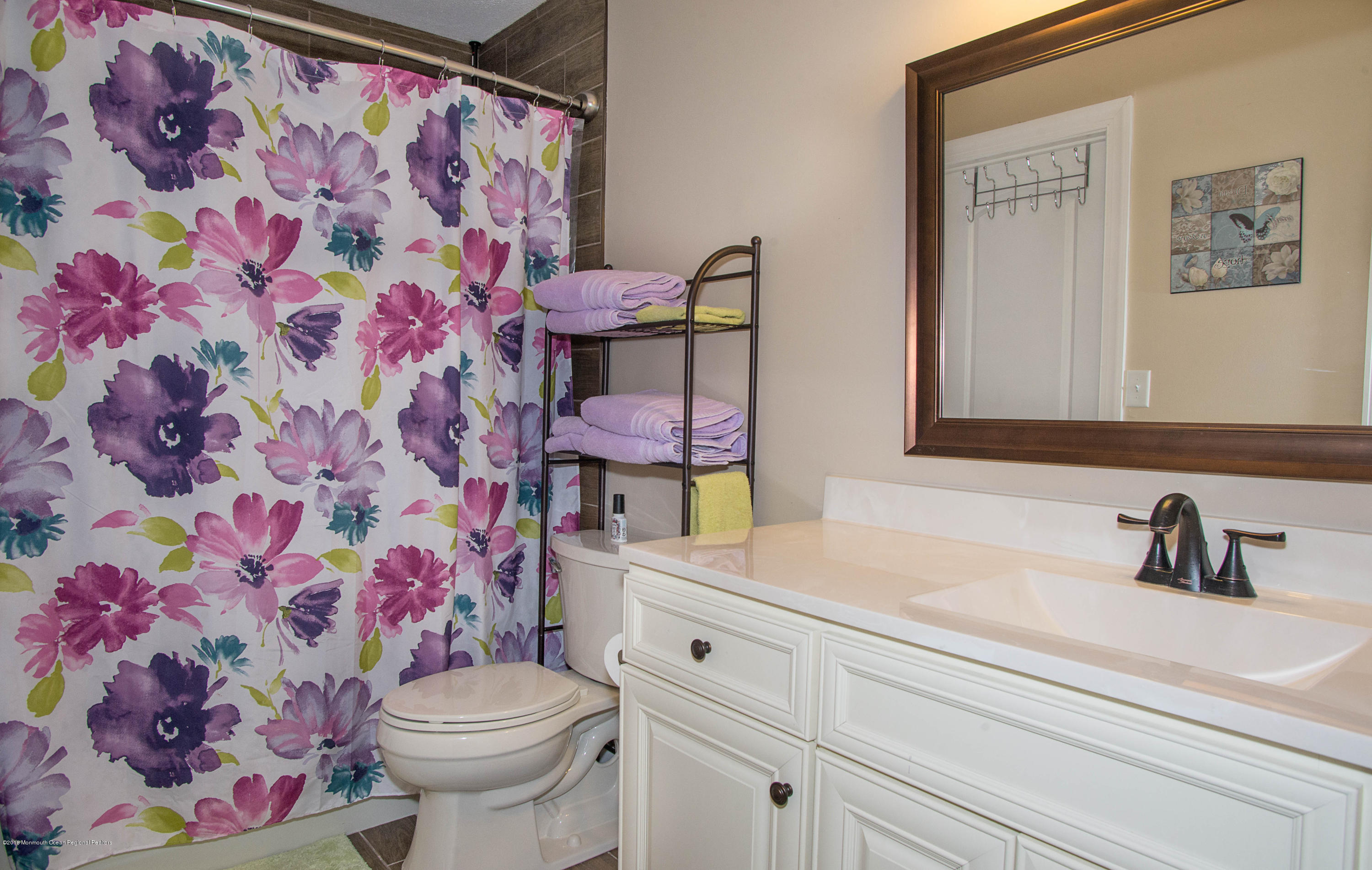 108 Daisy Court Jackson, NJ 08527 - Photo 9 of 13 _RMJ1649.jpg bathroom