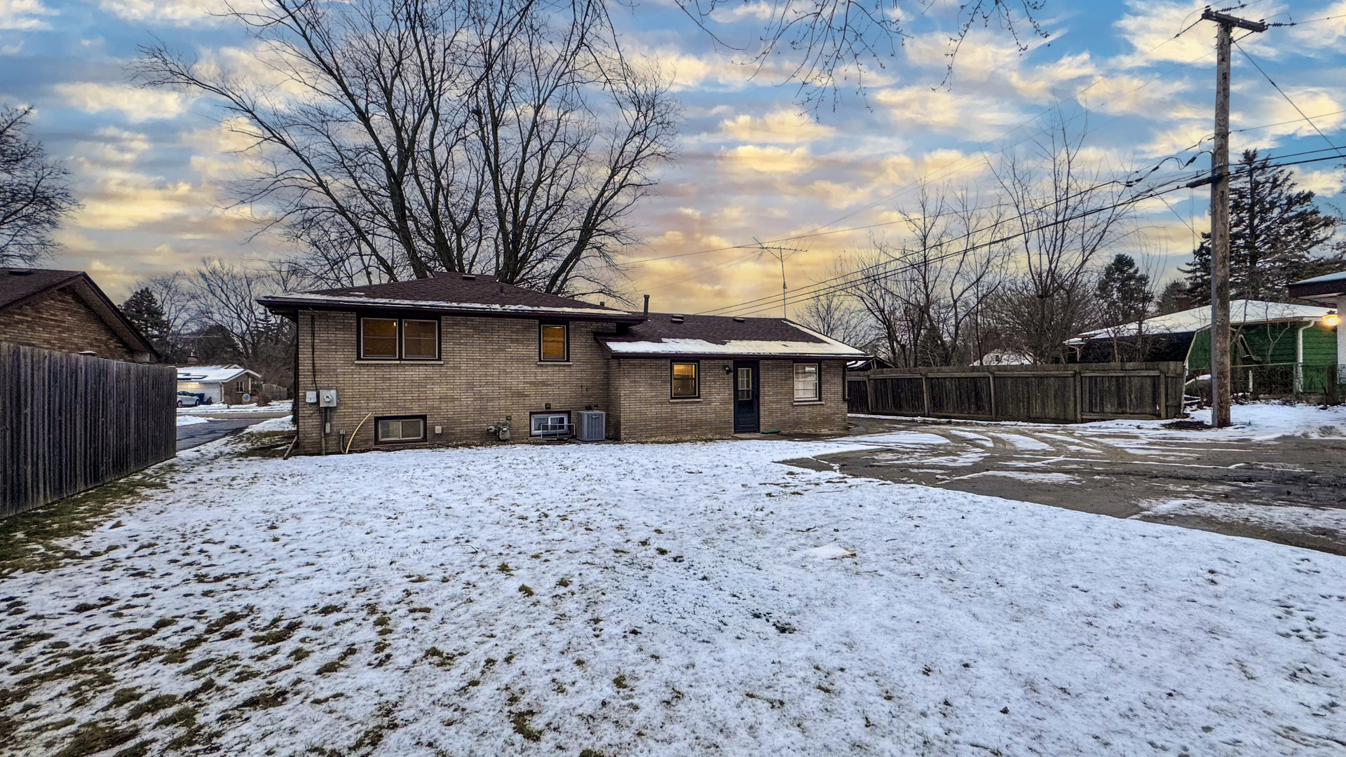 2414 Corona Road Waukegan, IL 60087 - Photo 20 of 23 Gallery Image 20