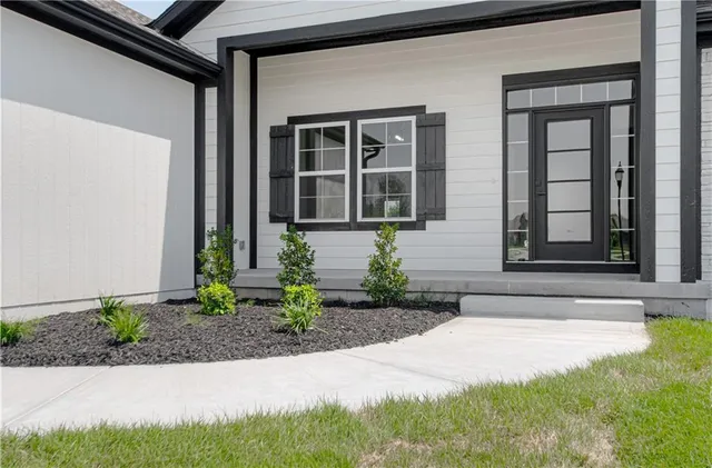 $579,000 | 2211 Prairie Creek Drive, Kearney, MO 64060