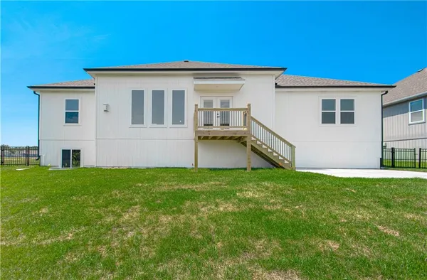 $574,000 | 2211 Prairie Creek Drive, Kearney, MO 64060