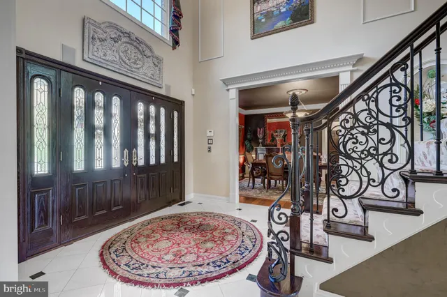 a view of entryway with a rug
