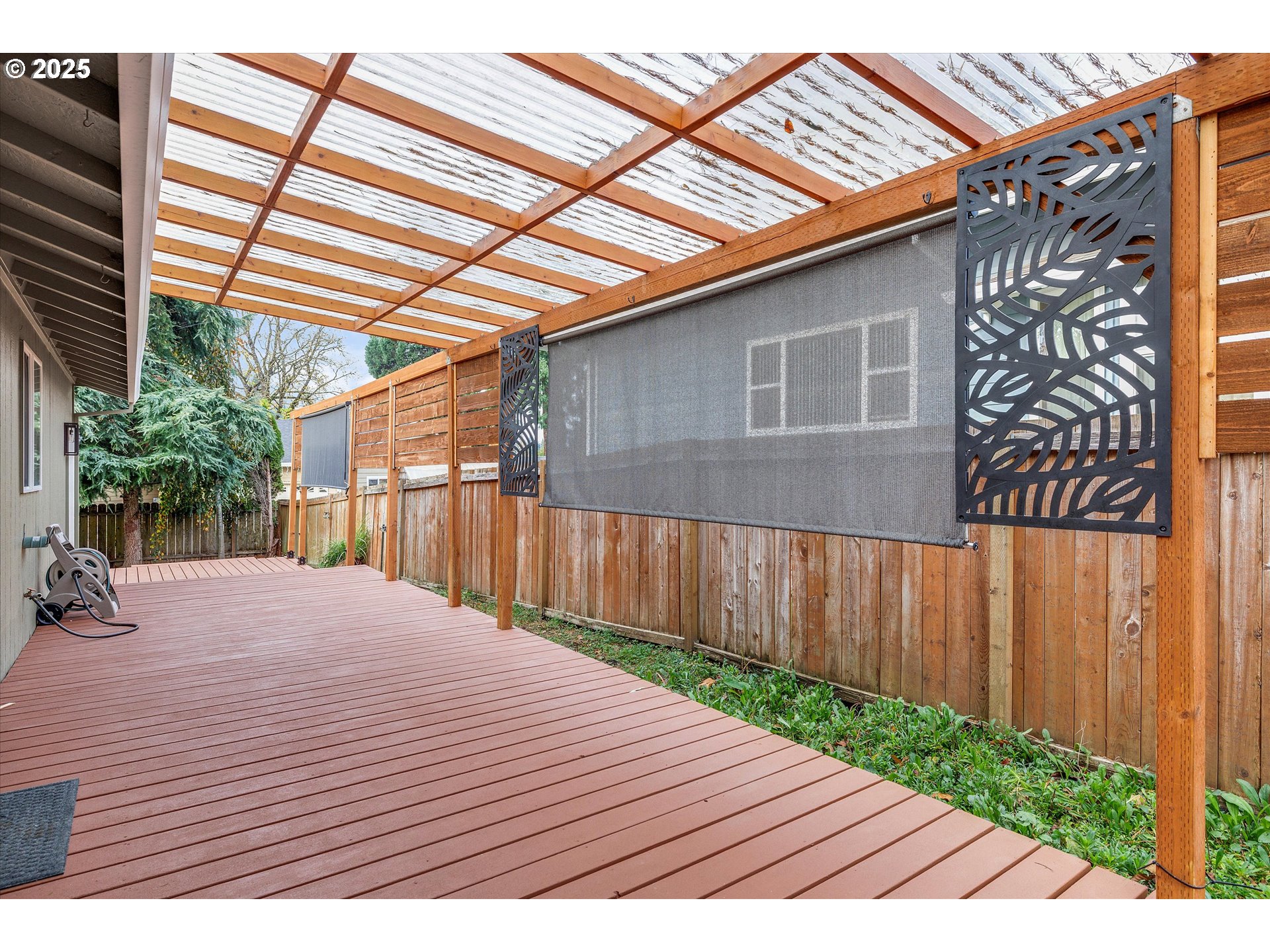 2389 F Street Hubbard, OR 97032 - Photo 21 of 34 a backyard of a house with wooden deck