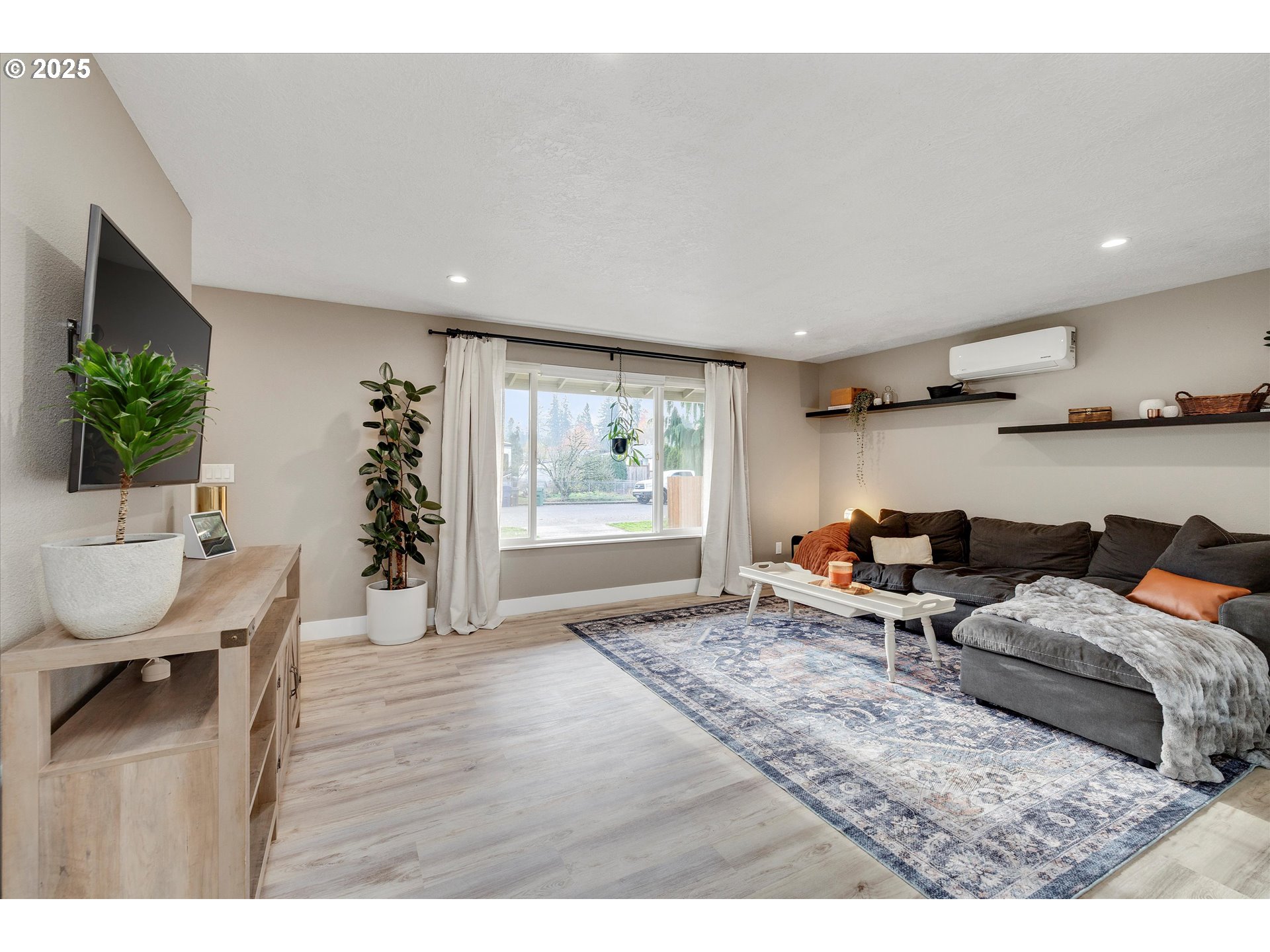 2389 F Street Hubbard, OR 97032 - Photo 6 of 34 a living room with furniture and a flat screen tv